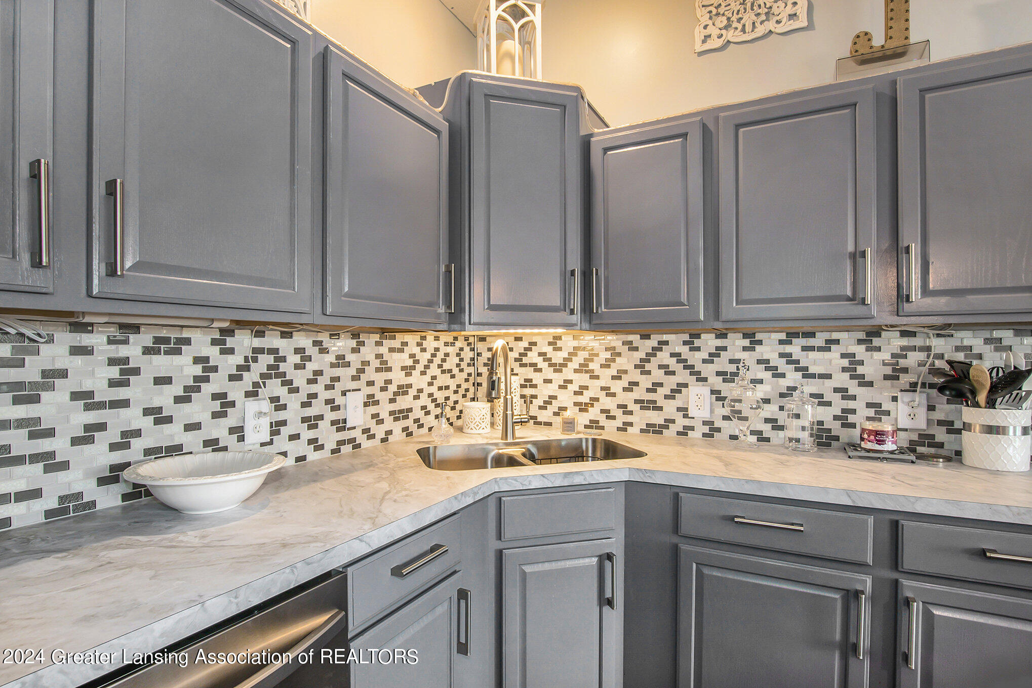 2121 South Stine Road Charlotte, MI 48813 - Photo 7 of 23 007_ndp0958