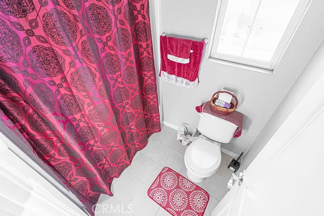 39580 Strada Pozzo Lake Elsinore, CA 92532 - Photo 36 of 67 a bathroom with a toilet and a sink