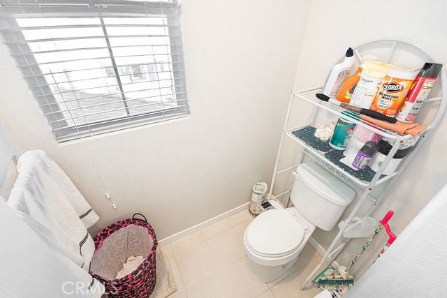 39580 Strada Pozzo Lake Elsinore, CA 92532 - Photo 40 of 67 a bathroom with a toilet sink and mirror