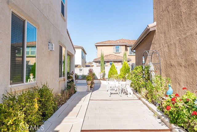 39580 Strada Pozzo Lake Elsinore, CA 92532 - Photo 53 of 67 a potted plant sitting in front of a house