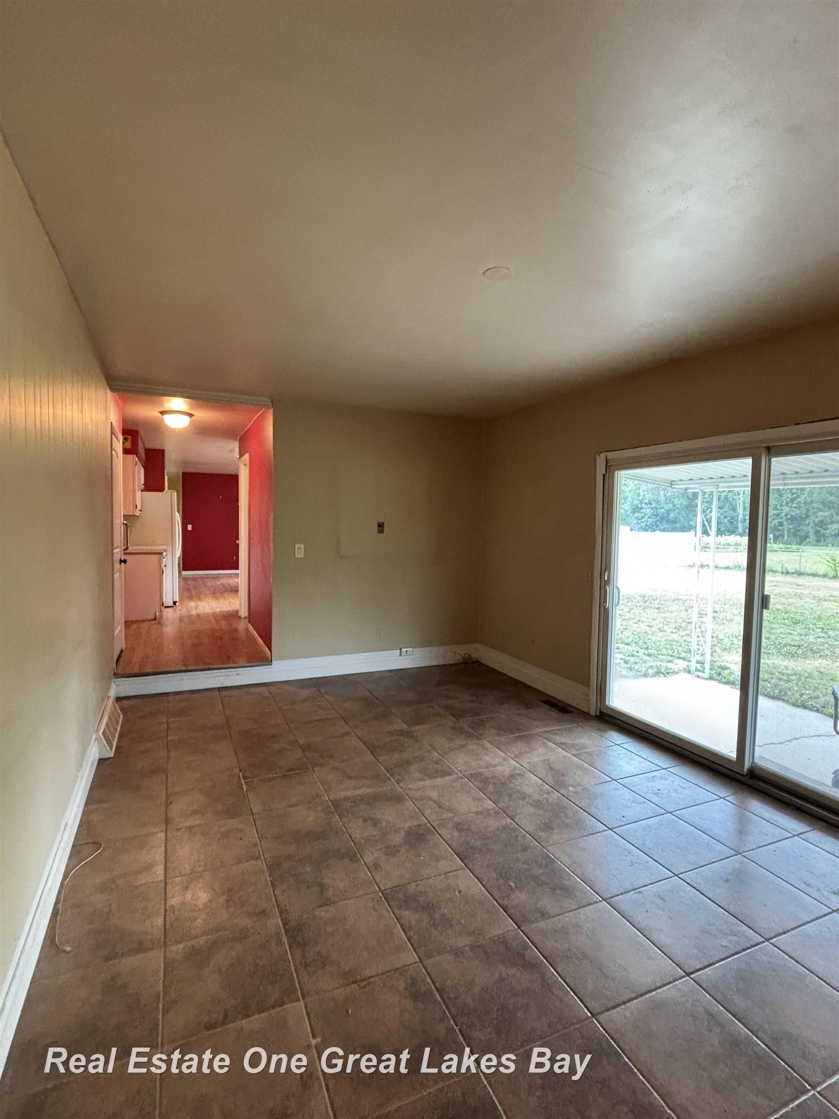 2002 Cass Avenue Road Bay City, MI 48708 - Photo 9 of 31 50185201-c6489239-2668-42fb-ac78-9b4887c4ca74.JPG