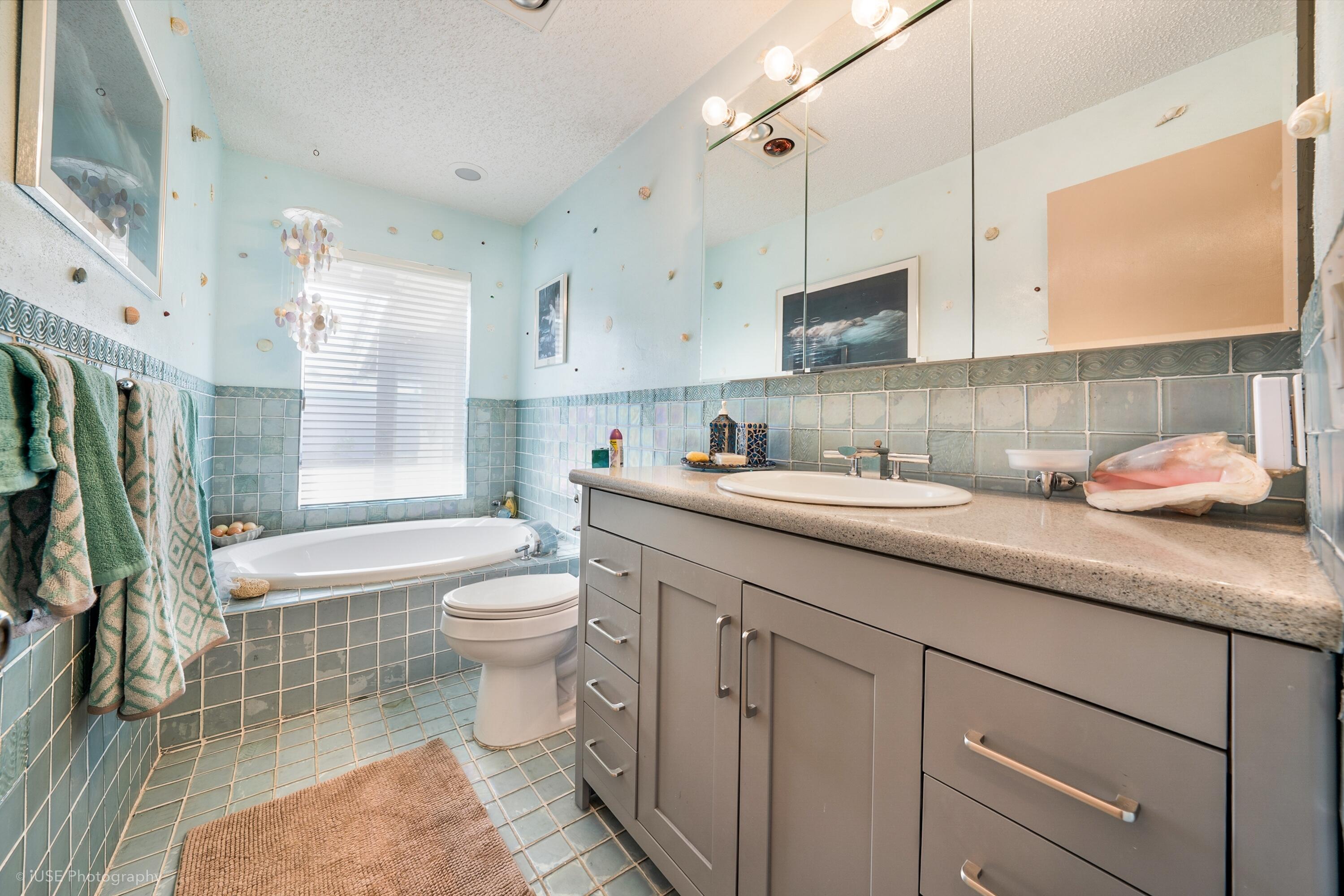 4211 Northeast 26th Terrace Lighthouse Point, FL 33064 - Photo 16 of 21 4211 NE 26th Terrace