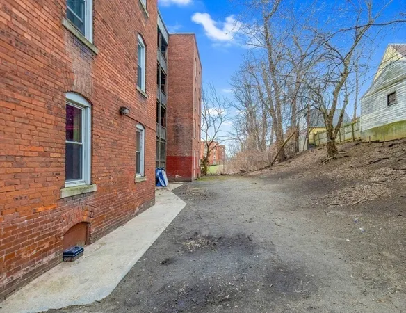 $1,725,000 | 236-240 Locust Street, Springfield, MA 01108