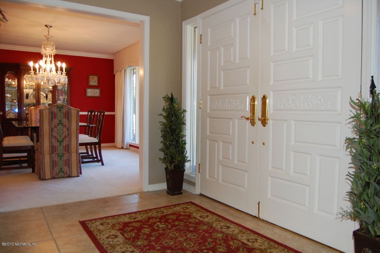 8187 Pine Lake Road Jacksonville, FL 32256 - Photo 3 of 27 Foyer