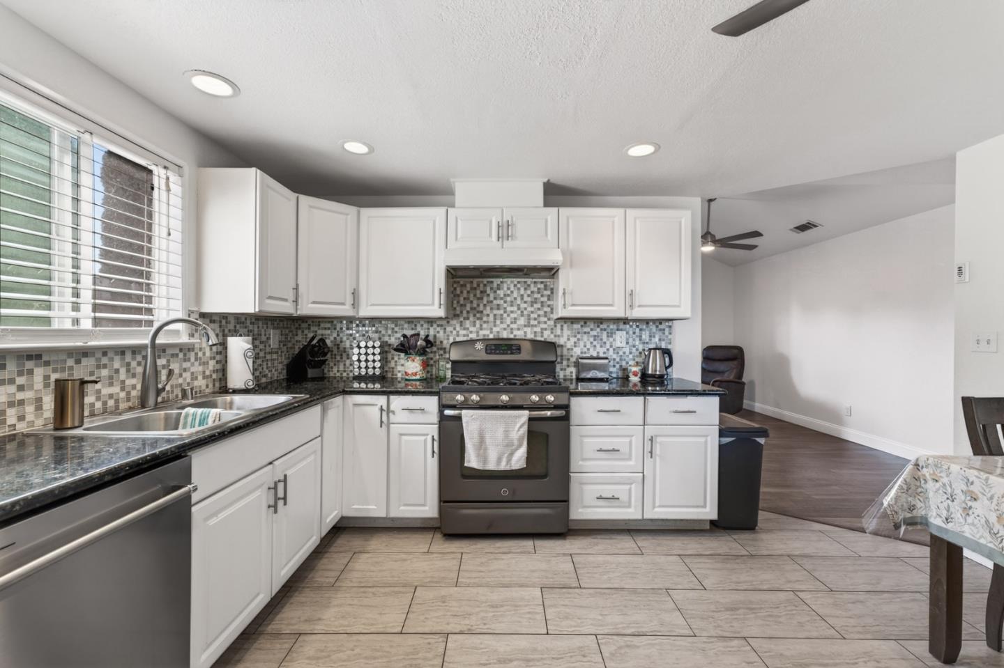 2250 Solitude Lane Turlock, CA 95380 - Photo 8 of 21