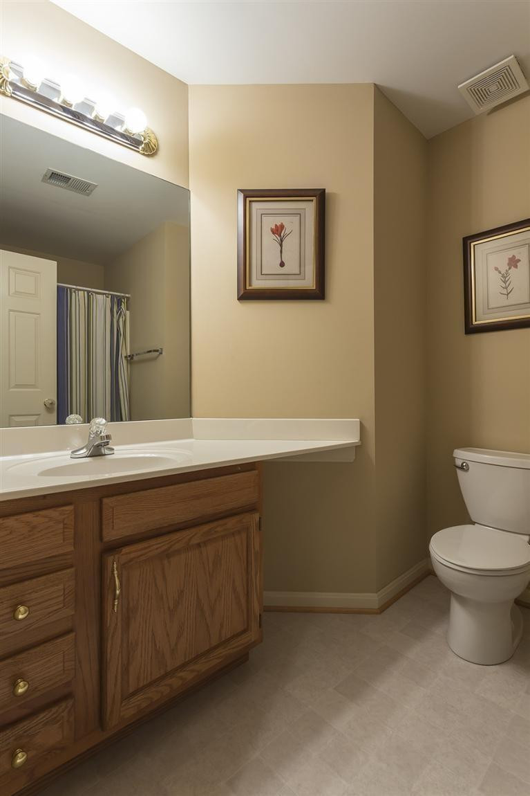2221 Shaker Run Road Lexington, KY 40509 - Photo 40 of 45 Upstairs bathroom.