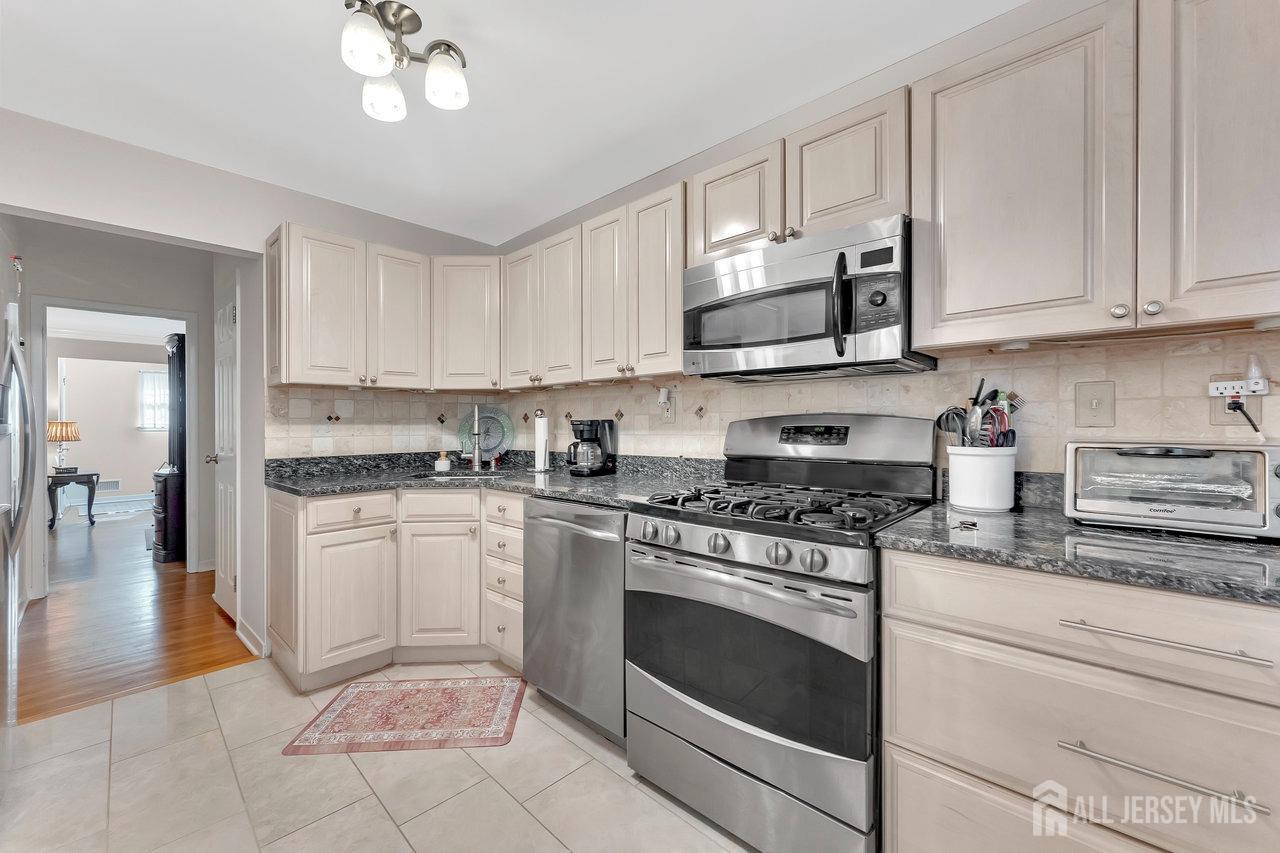 309 Rector Street Perth Amboy, NJ 08861 - Photo 15 of 43 Gallery Image 15