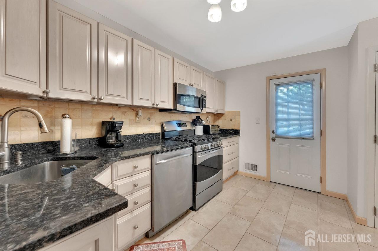 309 Rector Street Perth Amboy, NJ 08861 - Photo 17 of 43 Gallery Image 17