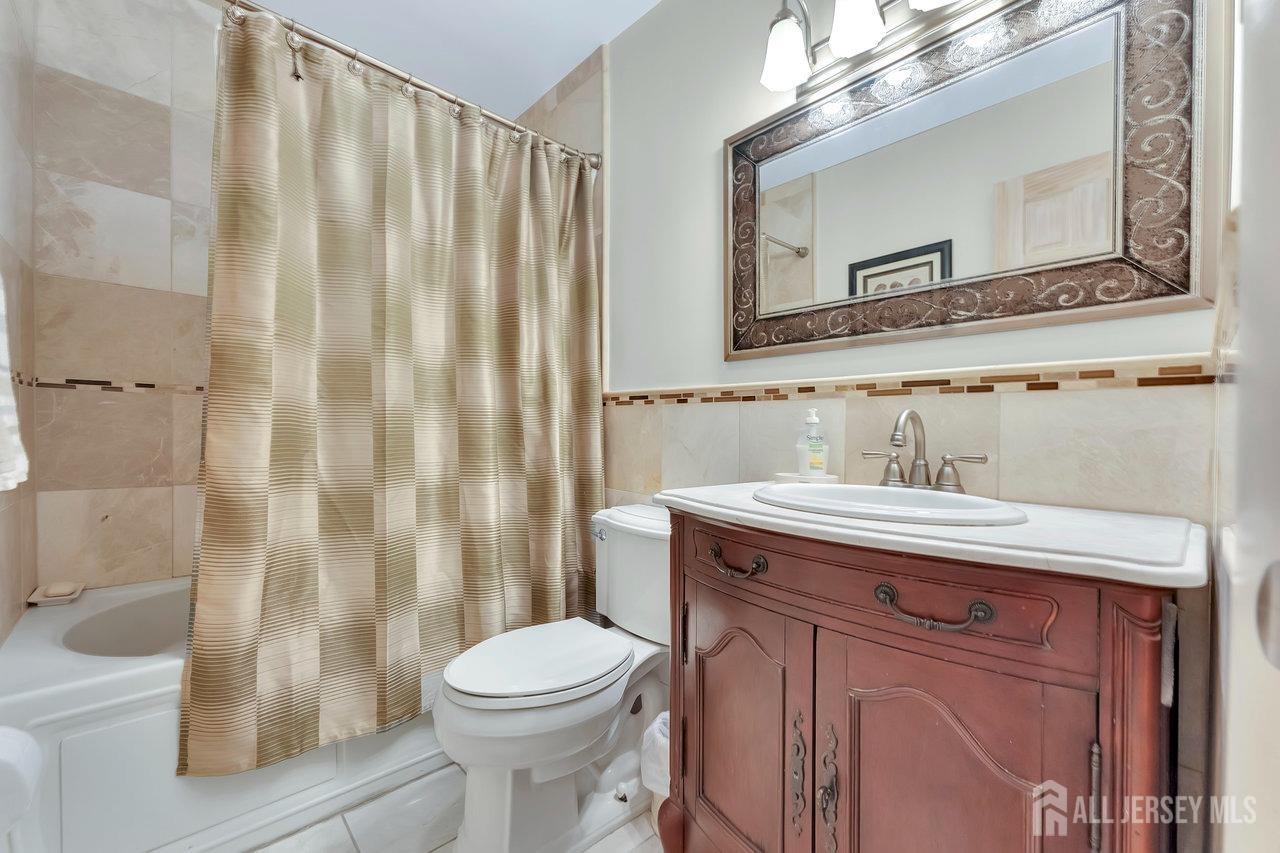 309 Rector Street Perth Amboy, NJ 08861 - Photo 6 of 43 Gallery Image 6