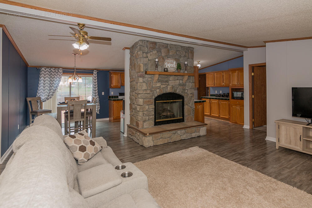 519 Greenbriar Terrace Decatur, MI 49045 - Photo 21 of 37 LR d