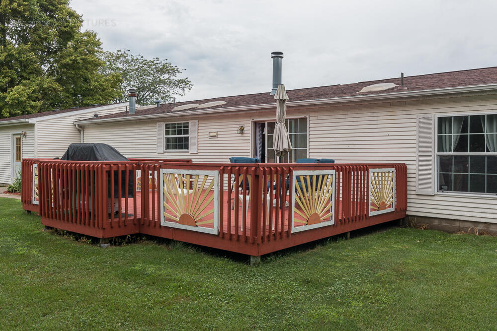 519 Greenbriar Terrace Decatur, MI 49045 - Photo 7 of 37 Deck