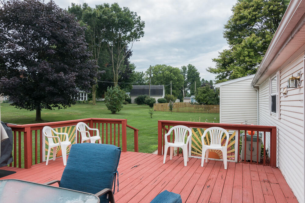 519 Greenbriar Terrace Decatur, MI 49045 - Photo 9 of 37 Deck b