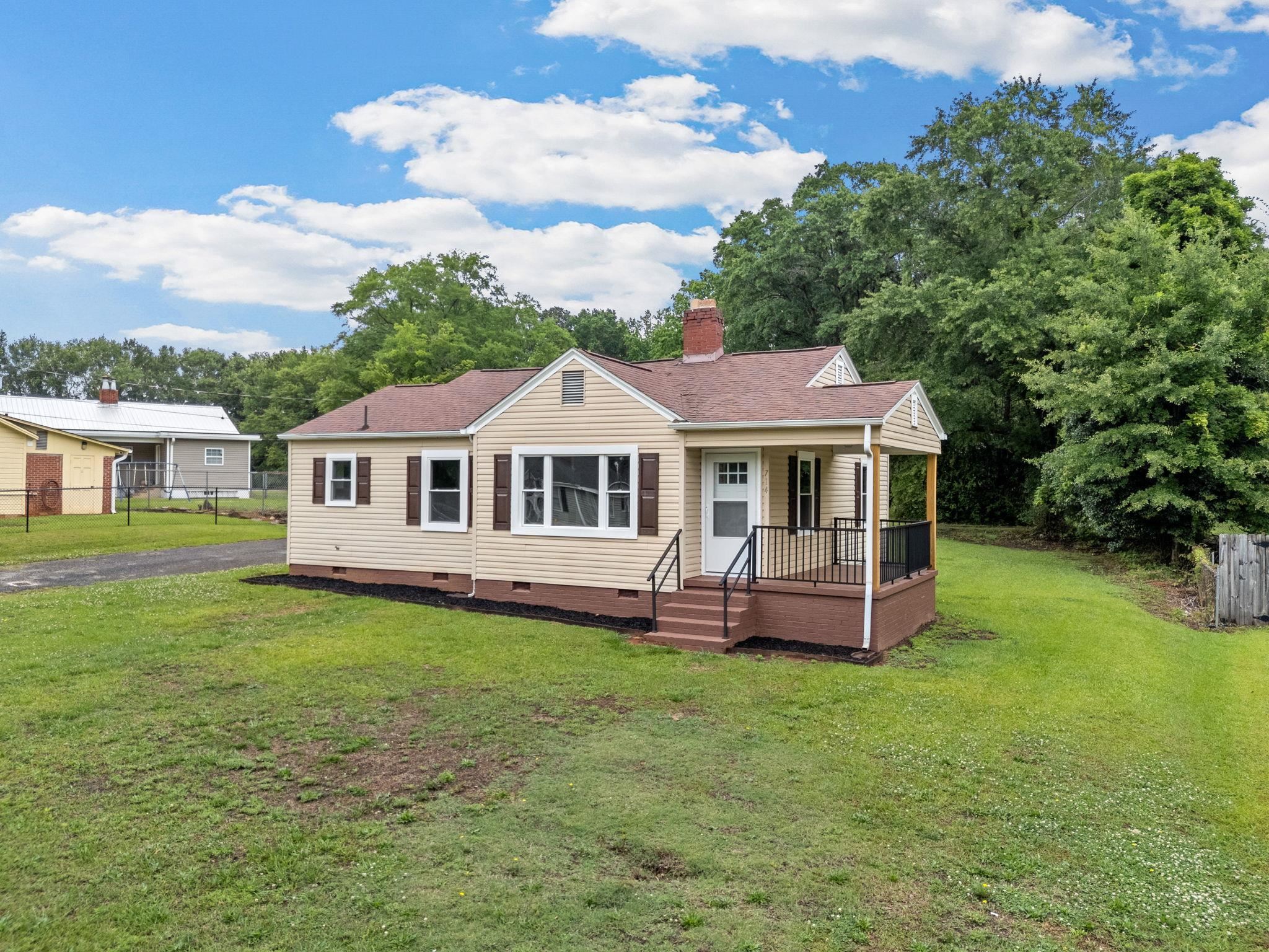 714 Holmes Street Gaffney, SC 29341 - Photo 4 of 33