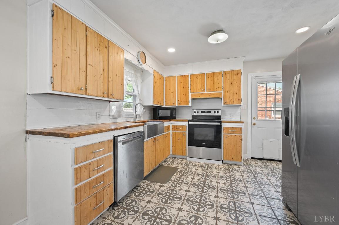 525 Water Oak Road Roanoke, VA 24019 - Photo 12 of 45 Gallery Image 12