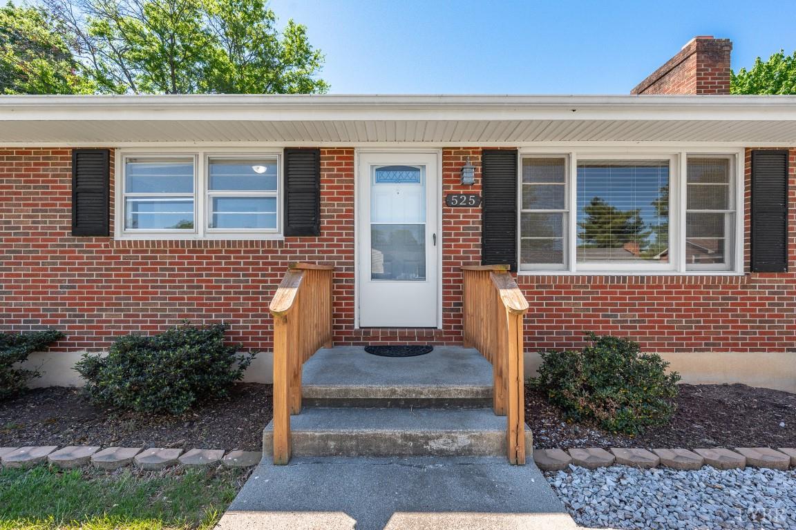 525 Water Oak Road Roanoke, VA 24019 - Photo 4 of 45 Gallery Image 4