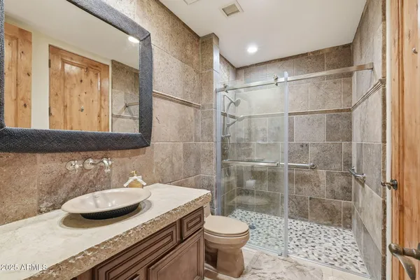 $4,350,000 | 6 East Oakwood Hills Drive, Chandler, AZ 85248