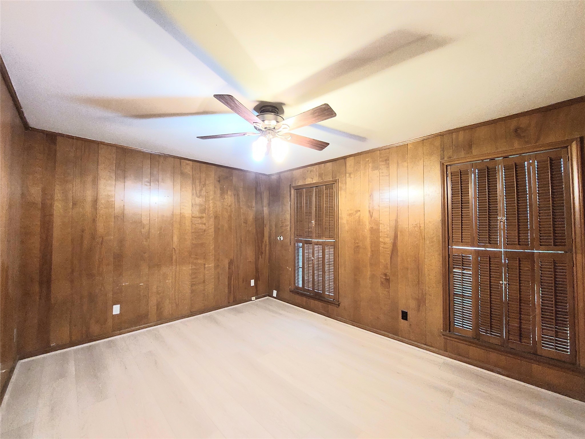 7815 Small Leaf Circle Houston, TX 77063 - Photo 14 of 28 Spacious secondary bedroom #1