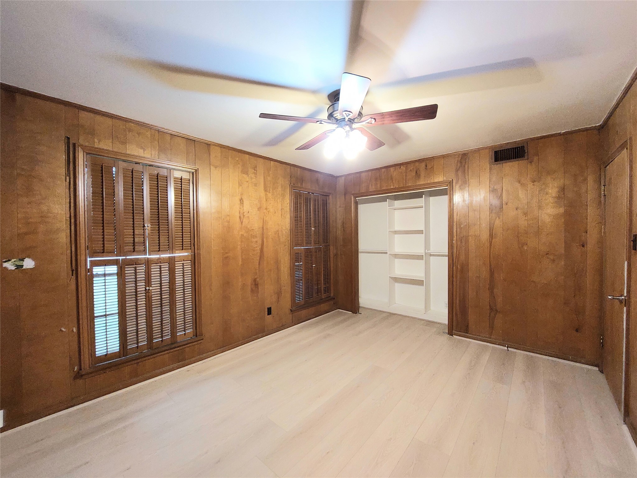 7815 Small Leaf Circle Houston, TX 77063 - Photo 15 of 28 All bedrooms have walk-in closets