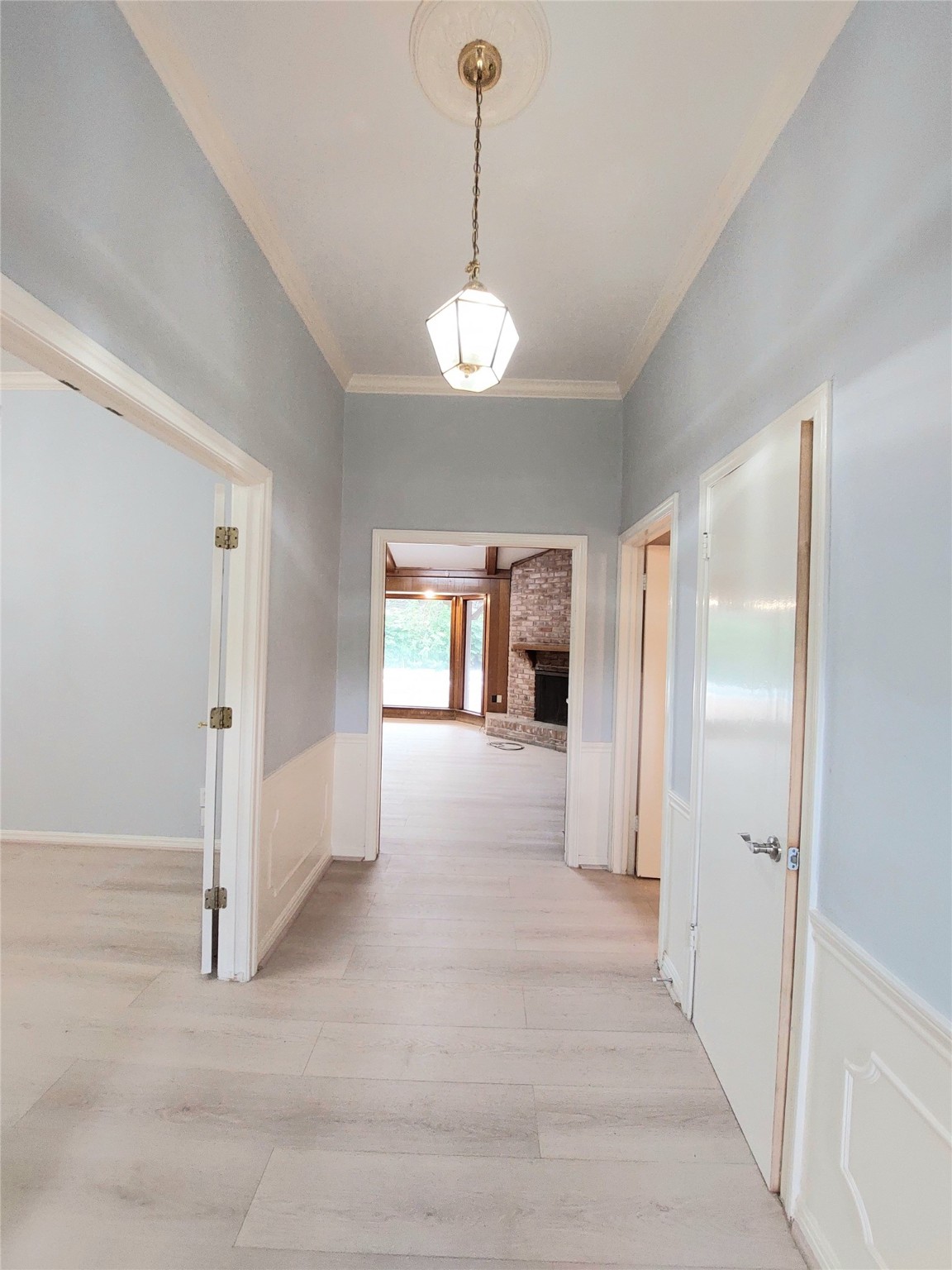 7815 Small Leaf Circle Houston, TX 77063 - Photo 2 of 28 Welcoming foyer leads to a bright living room and a spacious family room on the left