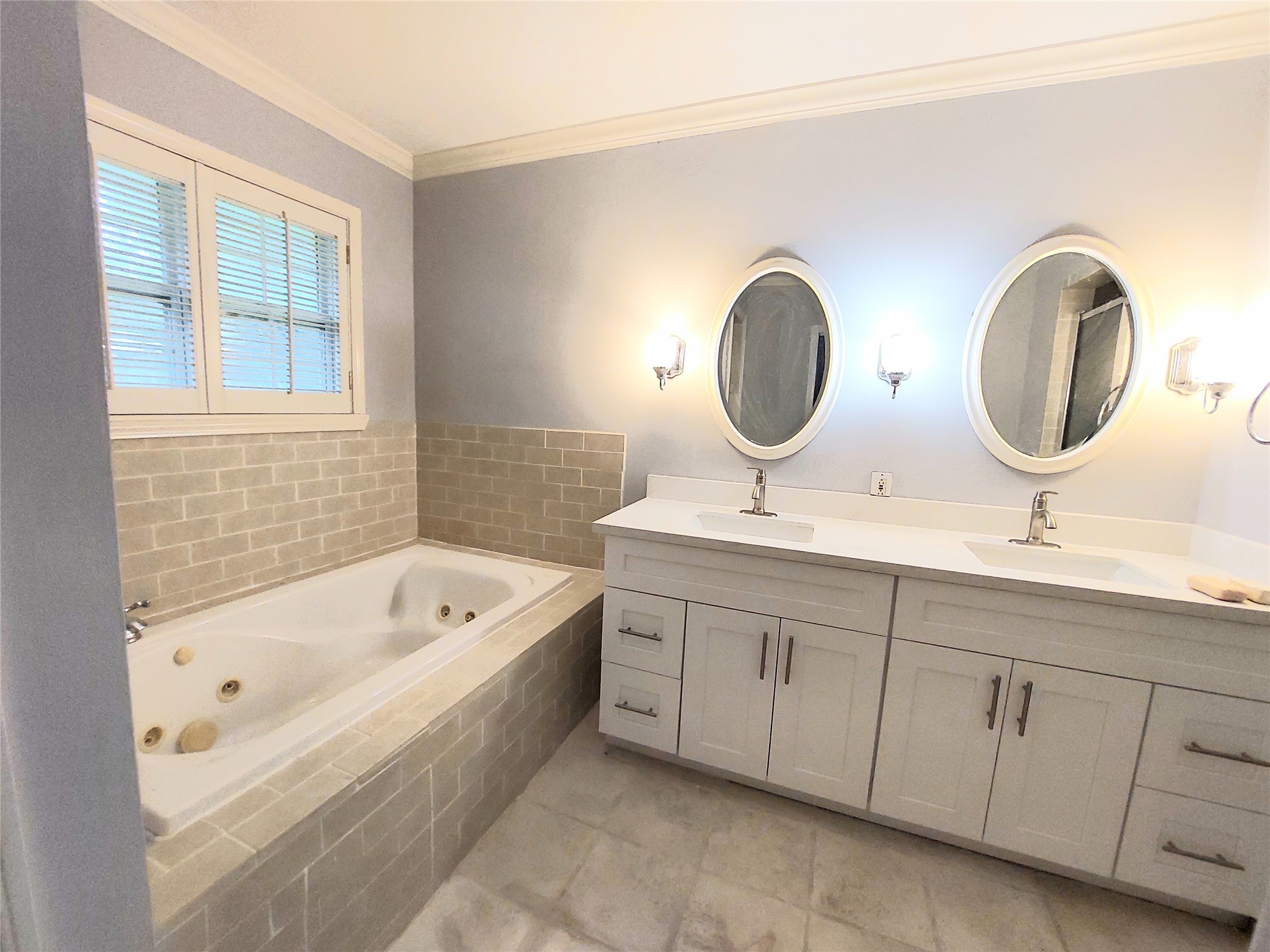 7815 Small Leaf Circle Houston, TX 77063 - Photo 23 of 28 Cozy master bath has both tub and walk-in shower