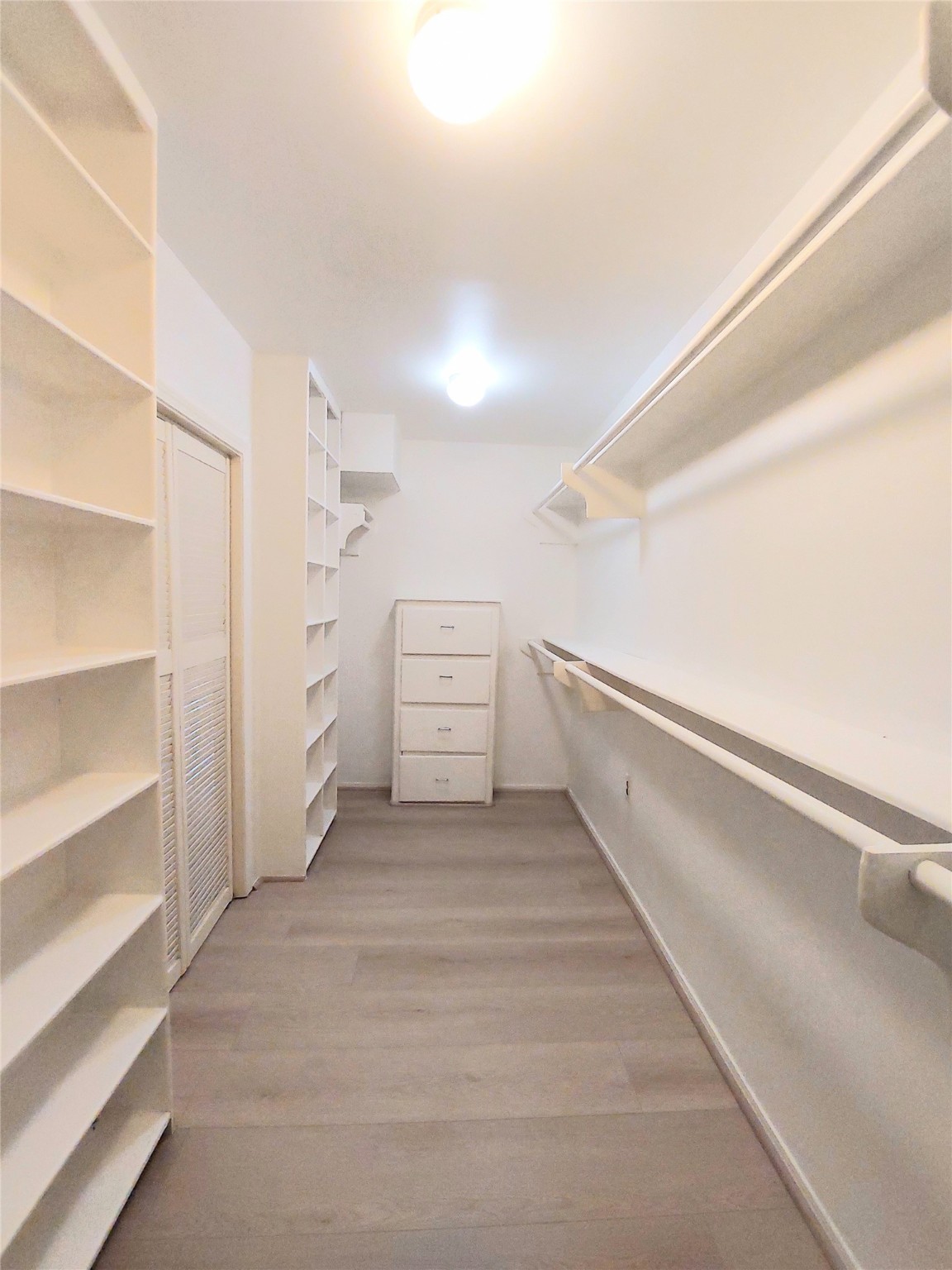 7815 Small Leaf Circle Houston, TX 77063 - Photo 24 of 28 Huge walk-in master closet