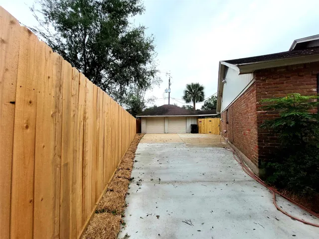 a view of a back yard of the house