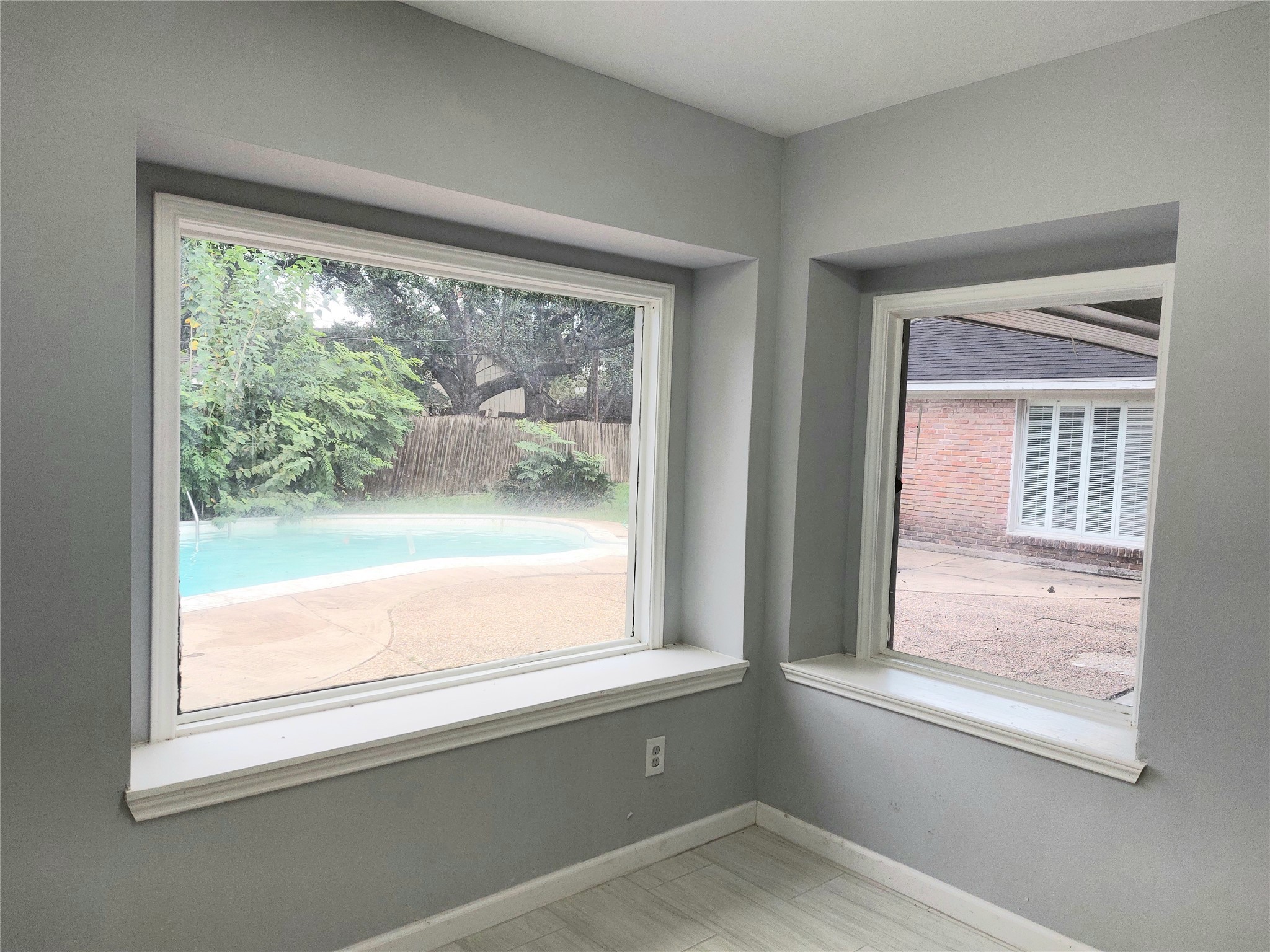 7815 Small Leaf Circle Houston, TX 77063 - Photo 6 of 28 Picture frame like sitting windows makes your breakfast time a delight