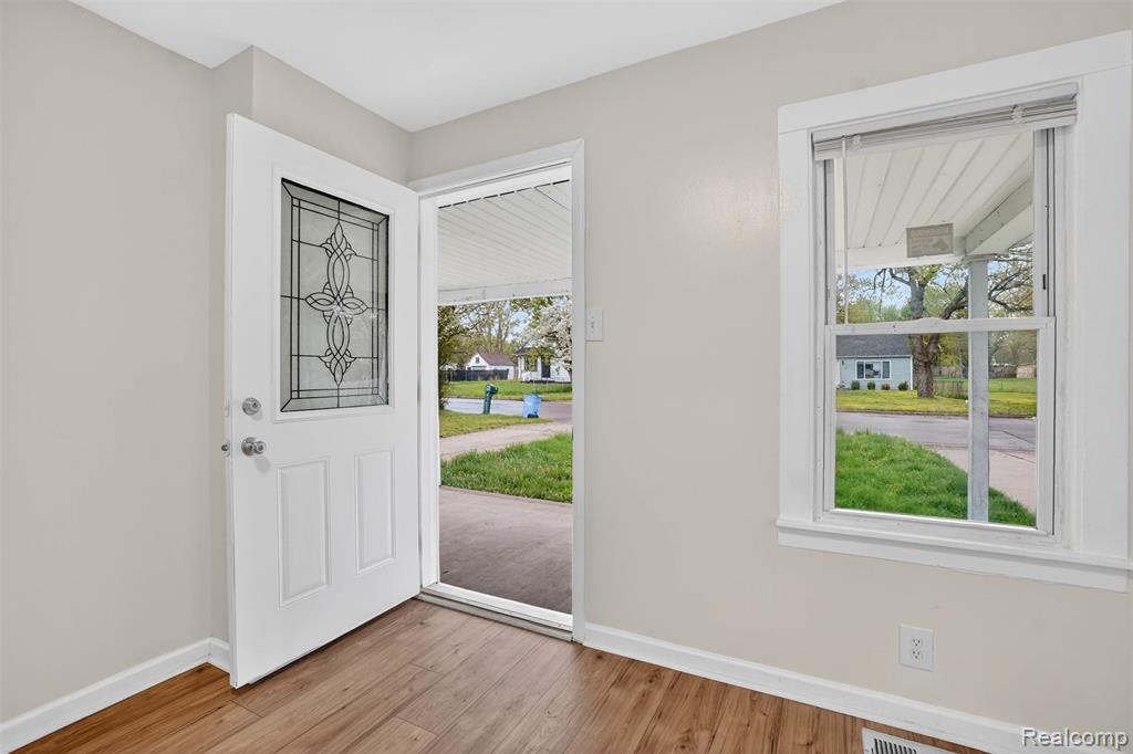 4910 Hughes Road Lansing, MI 48910 - Photo 6 of 27