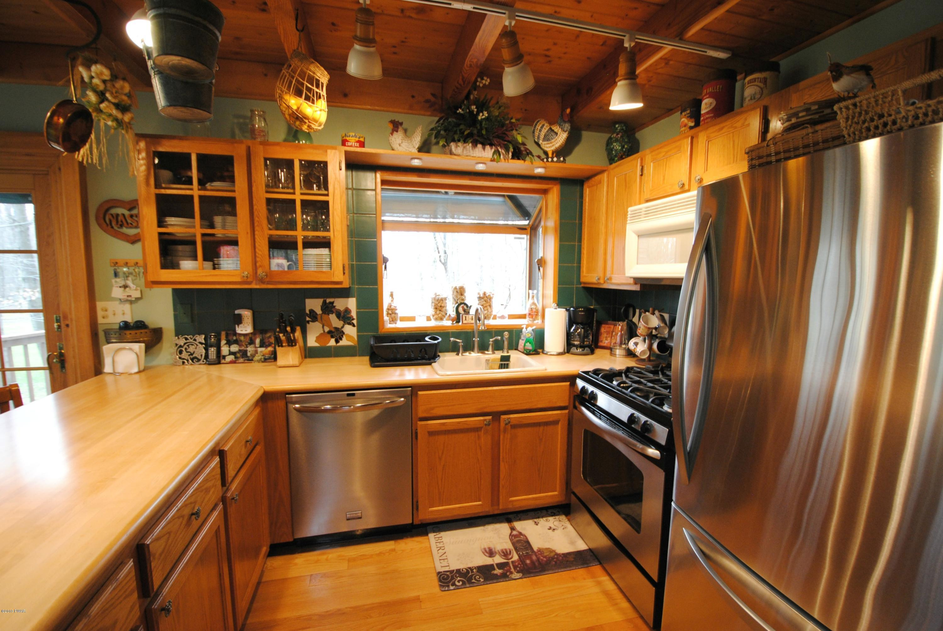 4006 Par Drive Lake Ariel, PA 18436 - Photo 5 of 29