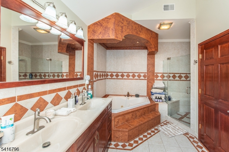 35 Waughaw Road Montville, NJ 07082 - Photo 10 of 24