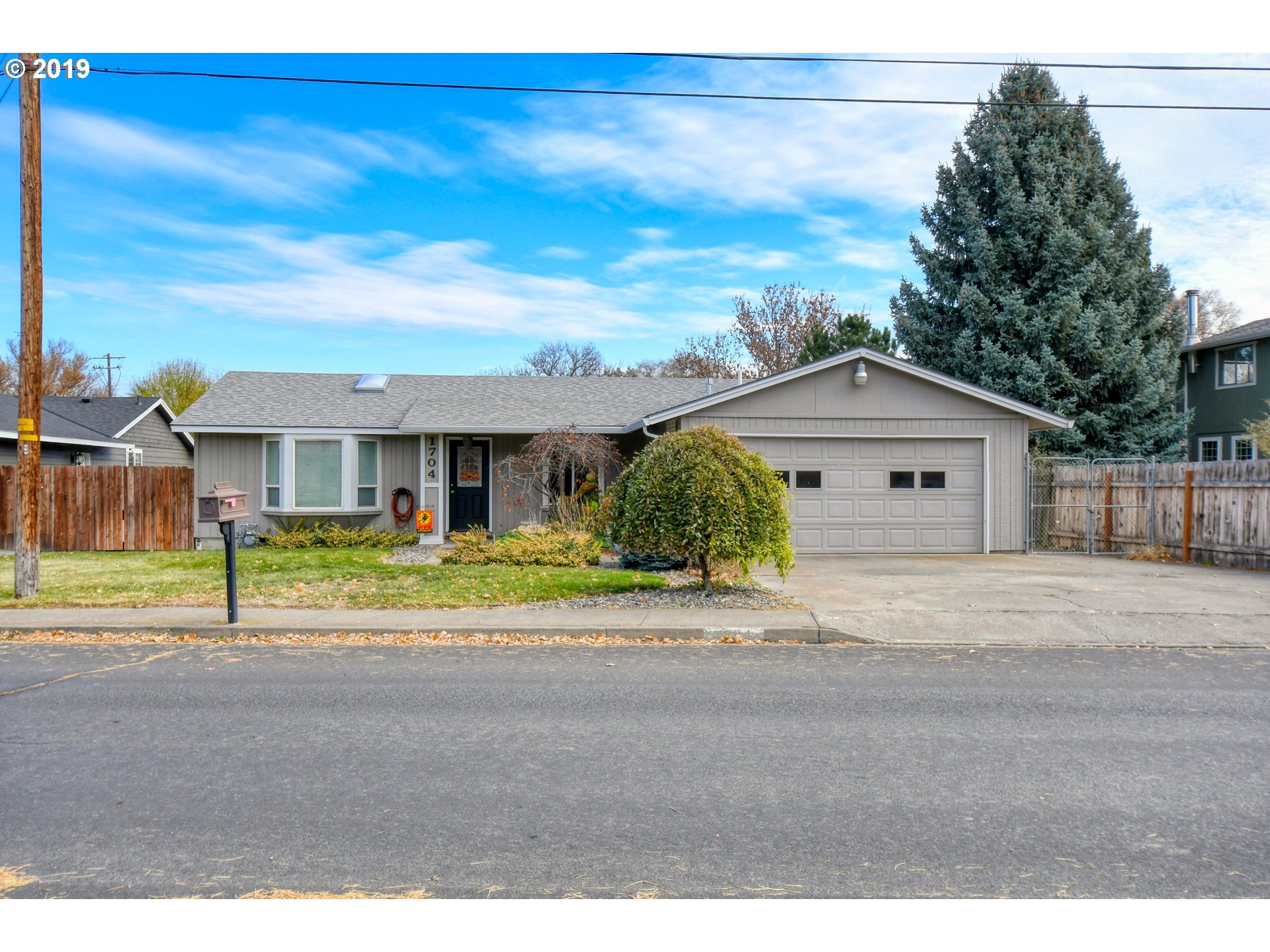 1704 Southwest 44th Street Pendleton, OR 97801 - Photo 2 of 32