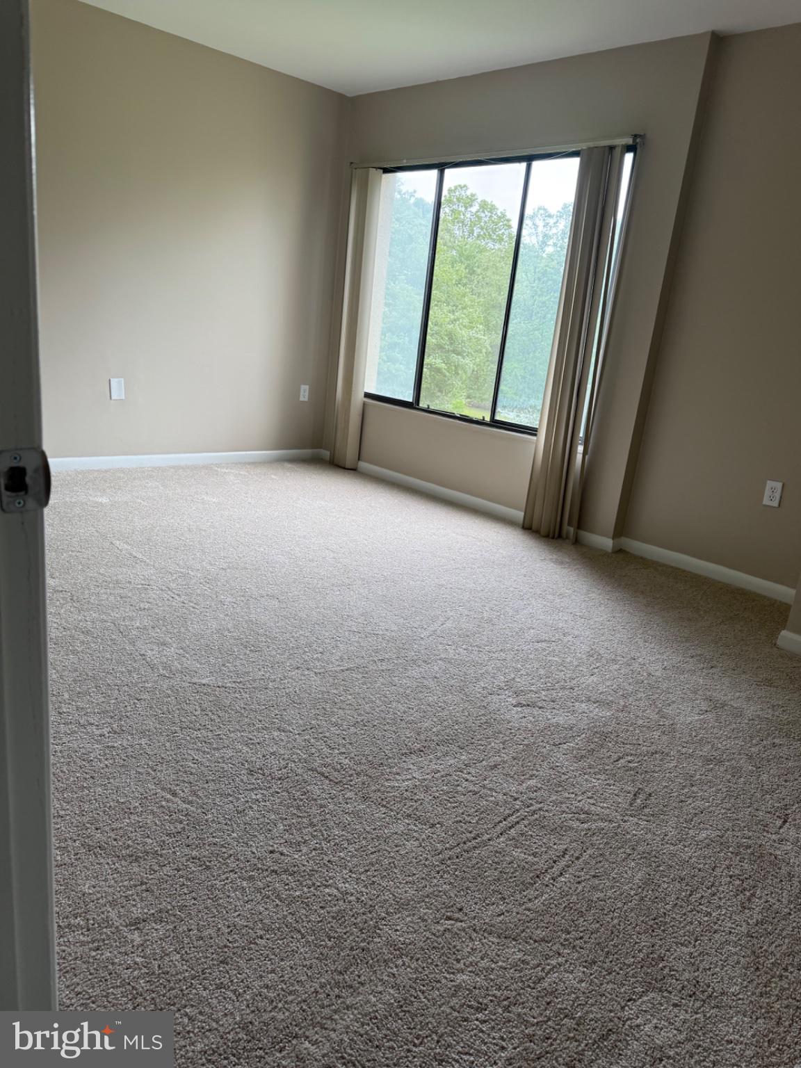 15607 Dorset Road, Unit 46 Laurel, MD 20707 - Photo 2 of 5 Bright and airy open space awaits.