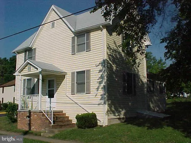 $850 | 238 Apt `1 Commerce Street, Woodstock, VA 22664