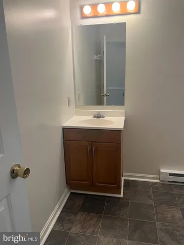 $850 | 238 Apt `1 Commerce Street, Woodstock, VA 22664