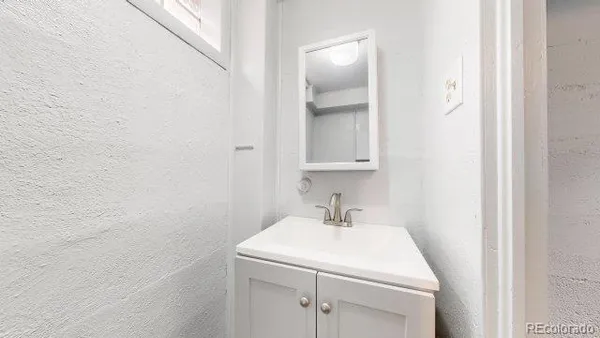 $3,285 | 3090 South Marion Street, Englewood, CO 80113