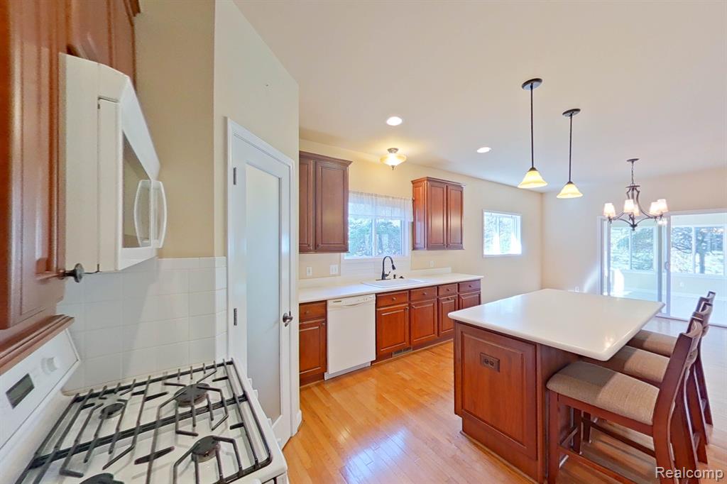 2877 Fenton Road Hartland, MI 48353 - Photo 5 of 56