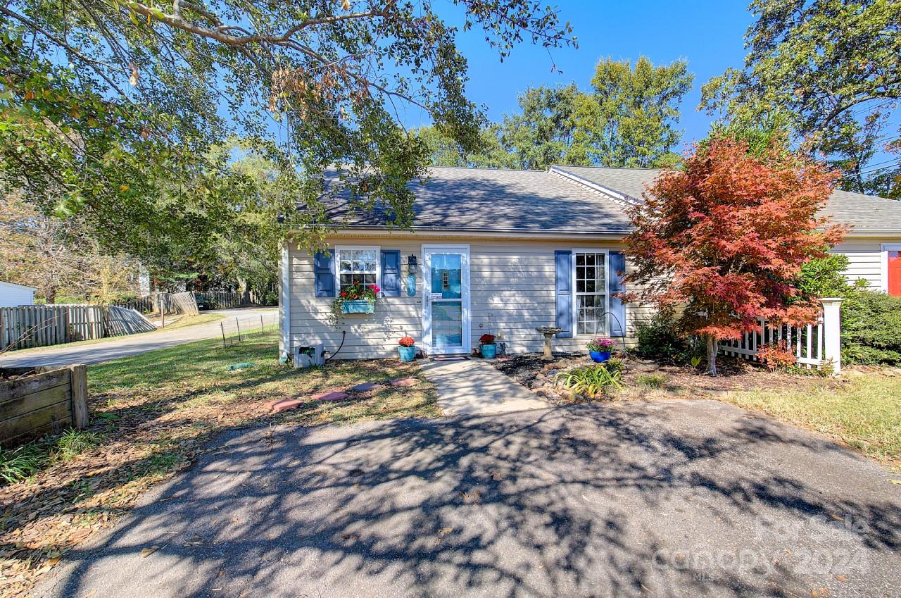 319 Farnsworth Road Spartanburg, SC 29301 - Photo 1 of 25 Gallery Image 1
