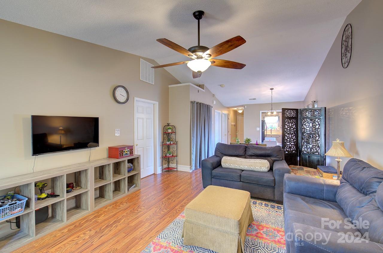 319 Farnsworth Road Spartanburg, SC 29301 - Photo 11 of 25 Gallery Image 11