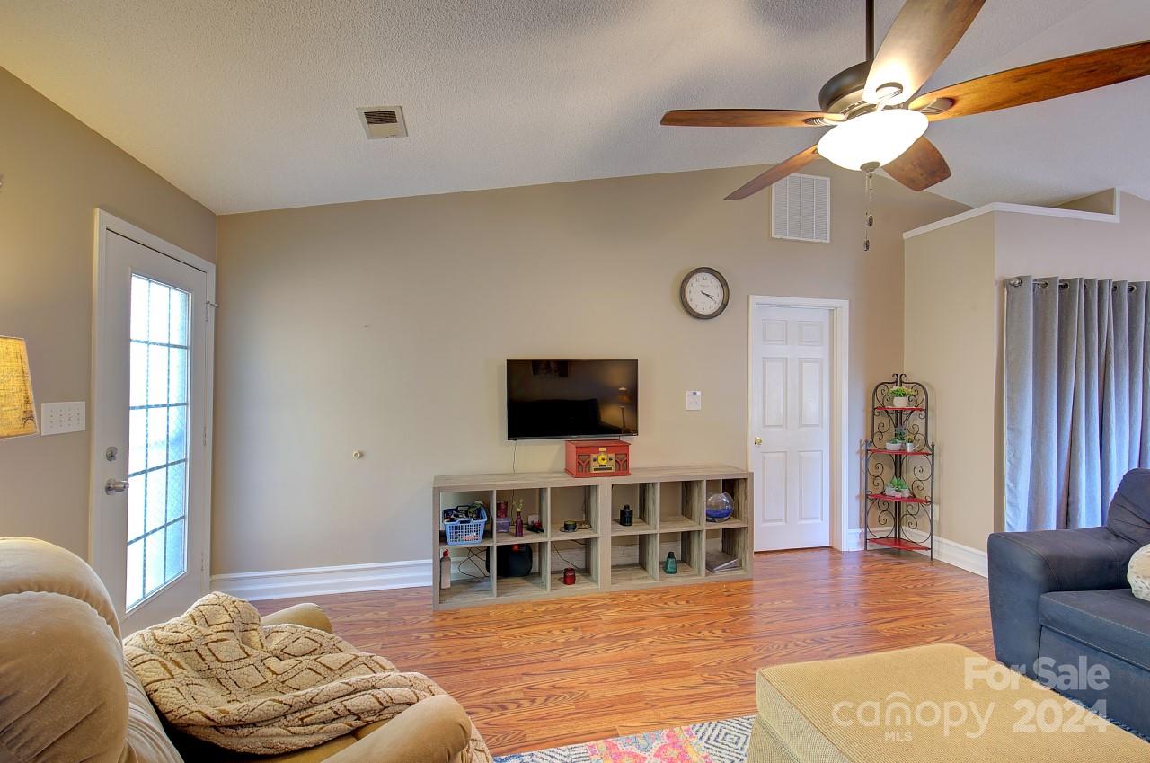 319 Farnsworth Road Spartanburg, SC 29301 - Photo 12 of 25 Gallery Image 12