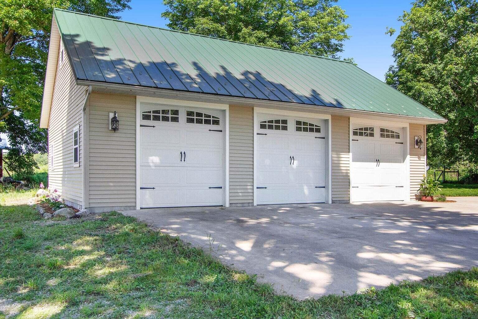 6725 Durham Road Whitehall, MI 49461 - Photo 3 of 26 Garage