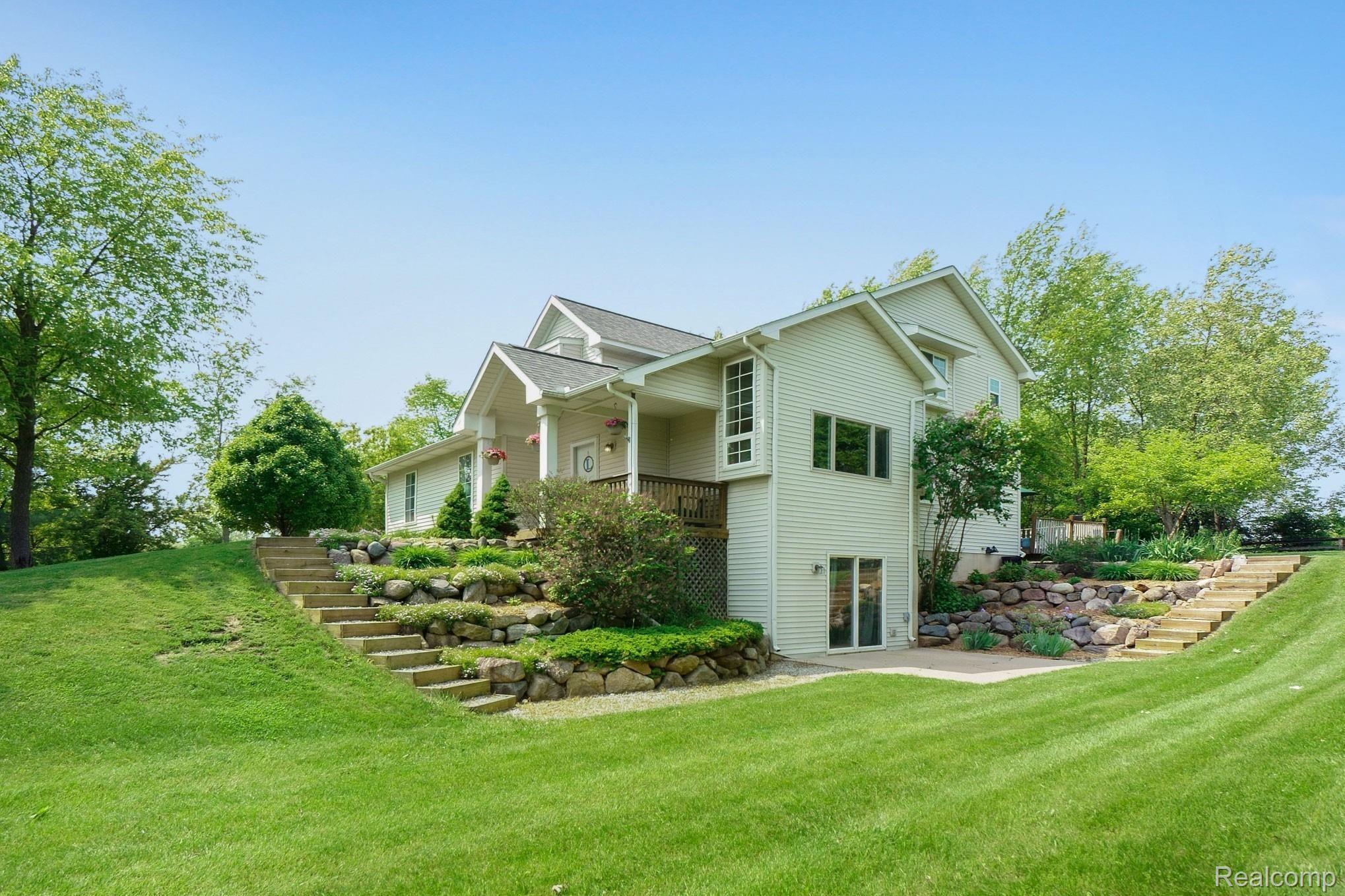 287 East Allen Road Howell, MI 48855 - Photo 2 of 34 Photo-May-31,-3-01-52-PM.jpg