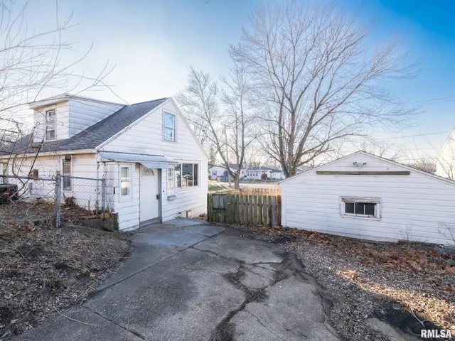 $49,900 | 606 East Shore Drive, Pekin, IL 61554