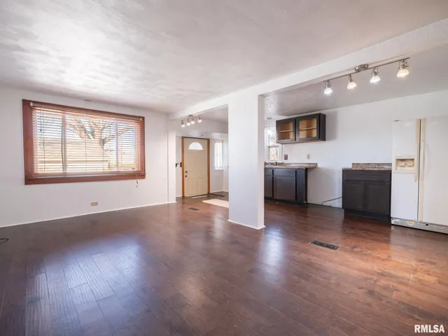 $49,900 | 606 East Shore Drive, Pekin, IL 61554