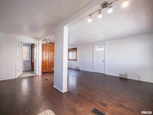 $49,900 | 606 East Shore Drive, Pekin, IL 61554