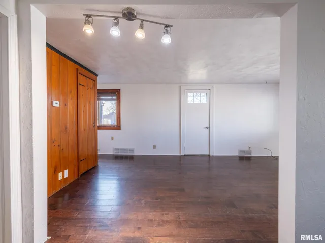 $49,900 | 606 East Shore Drive, Pekin, IL 61554