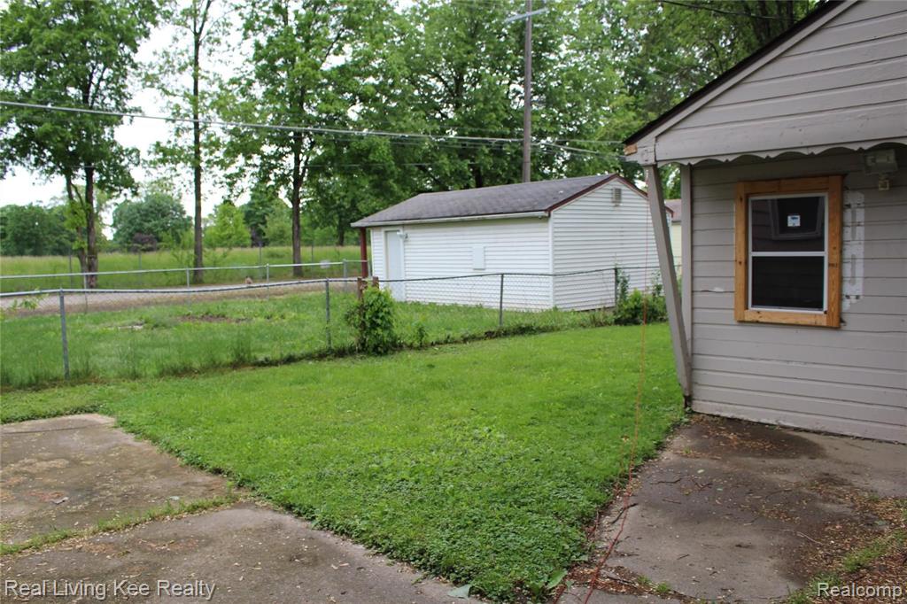 16052 Sumner Redford, MI 48239 - Photo 20 of 23