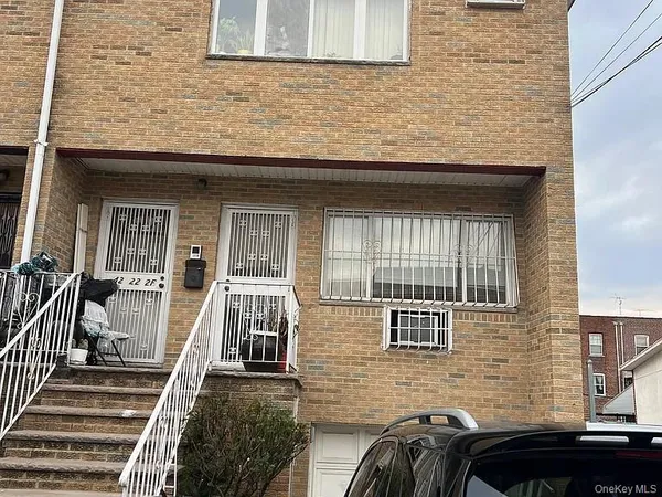 $2,900 | 42-22 163rd Street, Unit 1F | Flushing