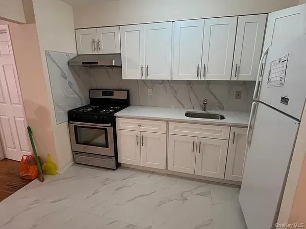 $2,900 | 42-22 163rd Street, Unit 1F | Flushing