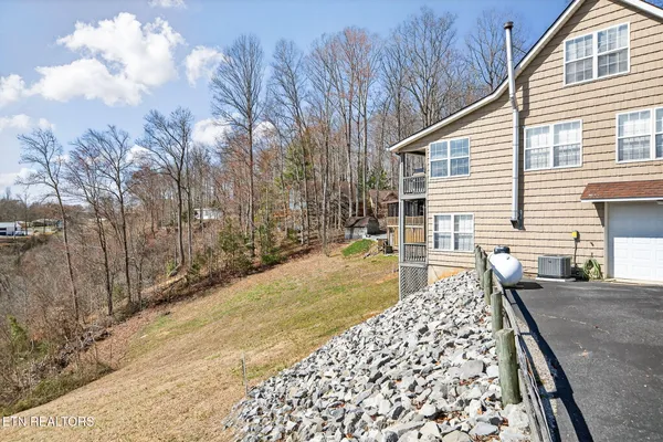 $575,000 | 1020 Eastridge Drive, Byrdstown, TN 38549