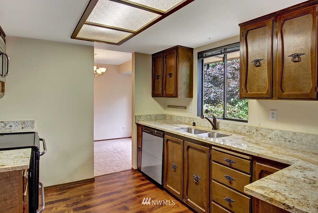 2810 Gibson Road Everett, WA 98204 - Photo 4 of 15